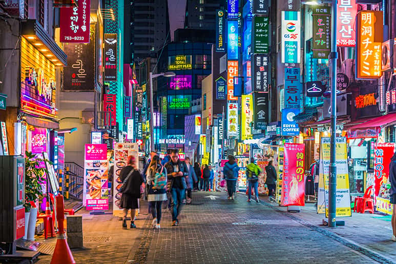 Busy Seoul at night